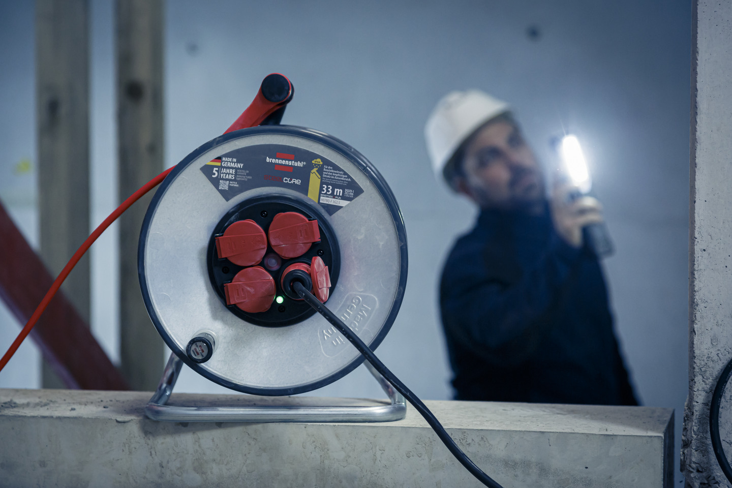 Enrouleur de câble en acier isolé pour le chantier